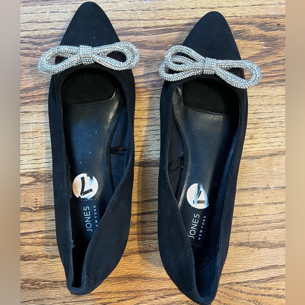 Jones New York Quennelle Pointed Toe Rhinestone Bow Black Flat Shoes 7
